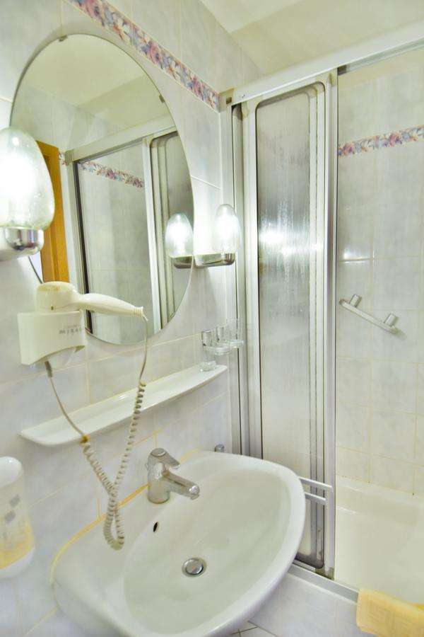 Villa Auszeit Hotel Garni ゼーバート・ヘリングスドルフ エクステリア 写真